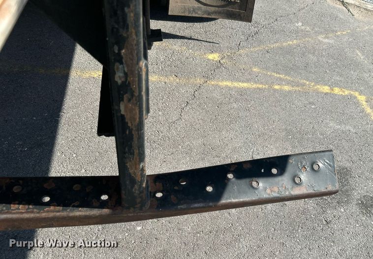 image for item DJ6464 2016 Peterbilt 330  box truck