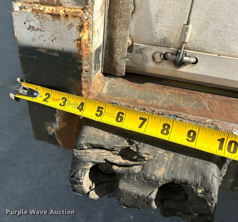 image for item DJ6464 2016 Peterbilt 330  box truck