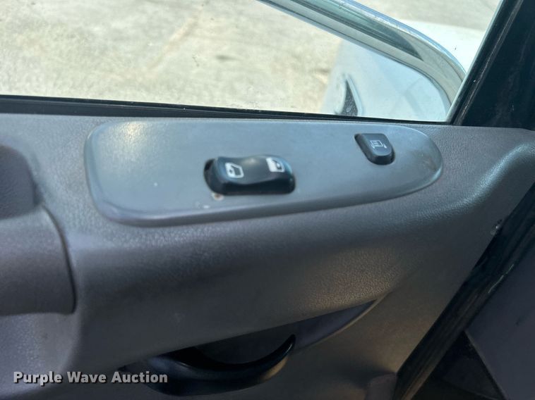 image for item DJ6464 2016 Peterbilt 330  box truck