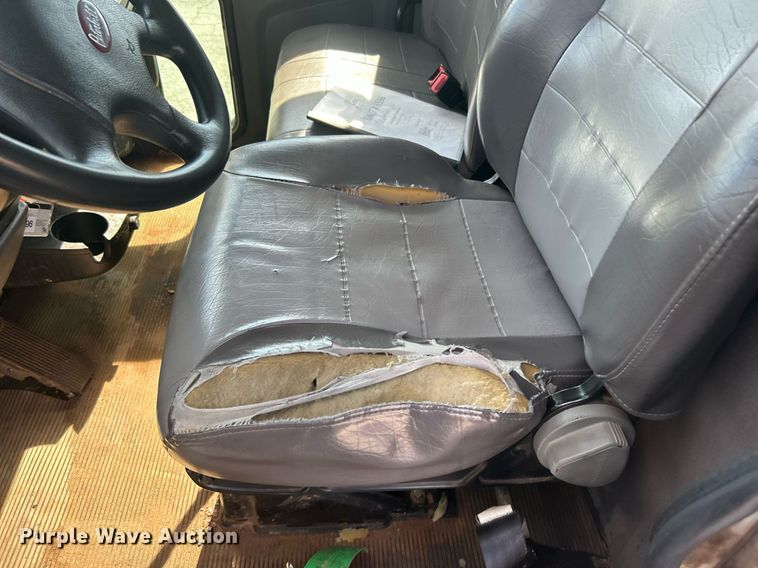 image for item DJ6464 2016 Peterbilt 330  box truck