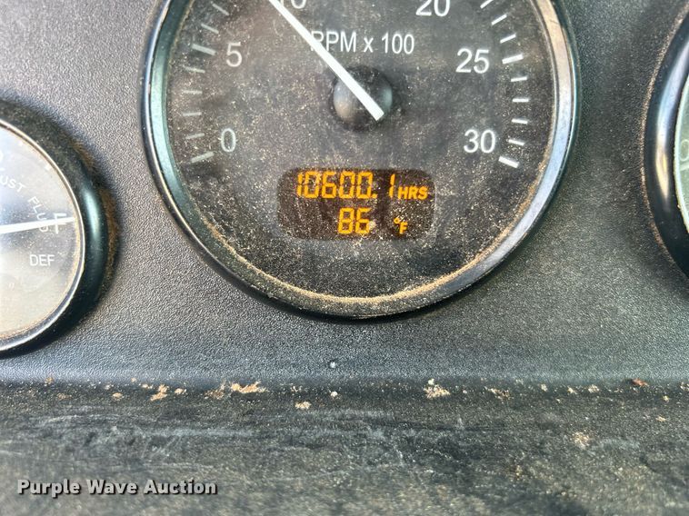 image for item DJ6464 2016 Peterbilt 330  box truck