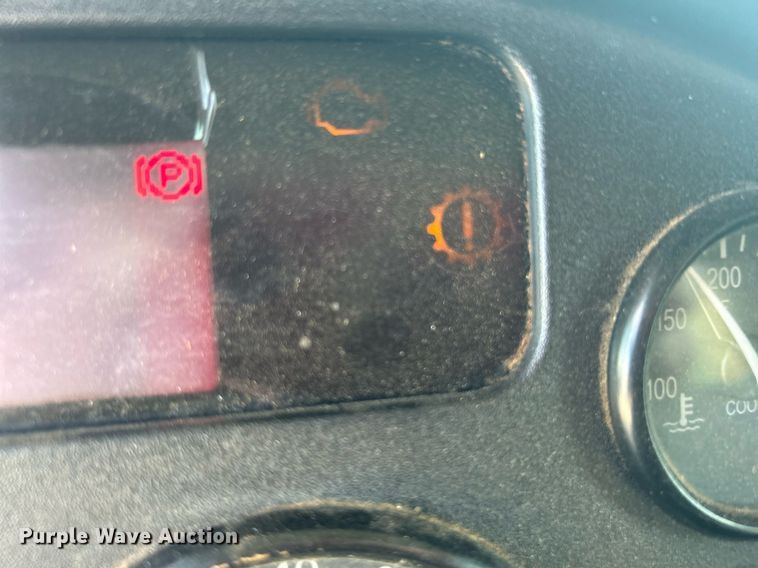 image for item DJ6464 2016 Peterbilt 330  box truck