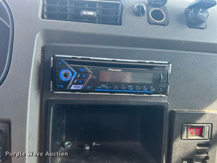 image for item DJ6464 2016 Peterbilt 330  box truck