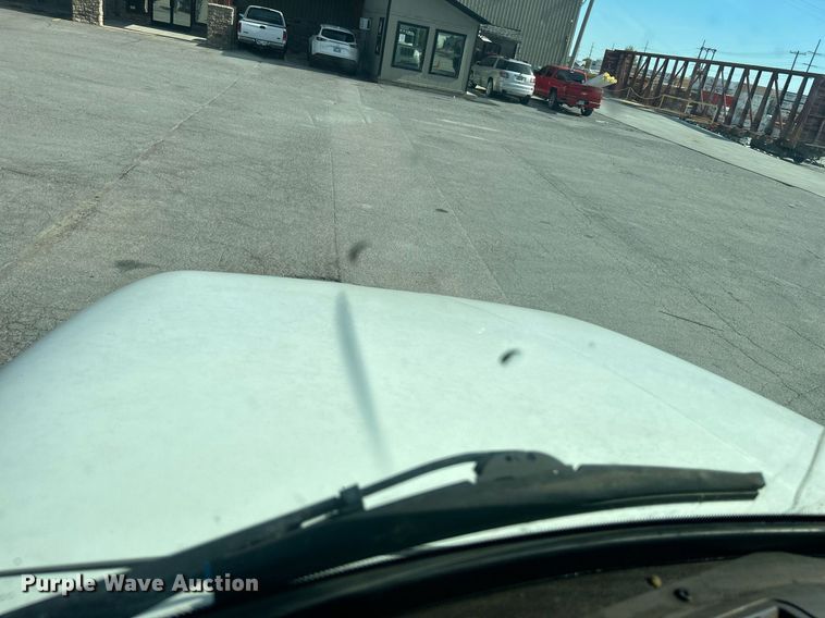 image for item DJ6464 2016 Peterbilt 330  box truck