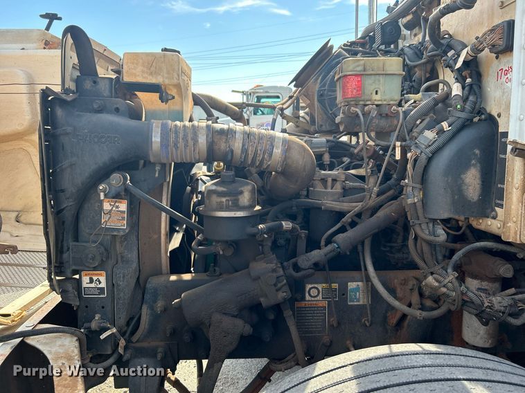 image for item DJ6464 2016 Peterbilt 330  box truck