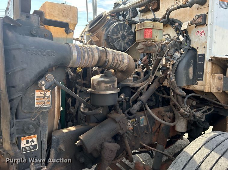 image for item DJ6464 2016 Peterbilt 330  box truck