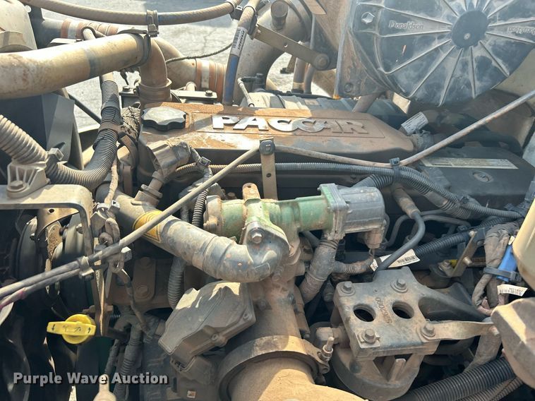 image for item DJ6464 2016 Peterbilt 330  box truck