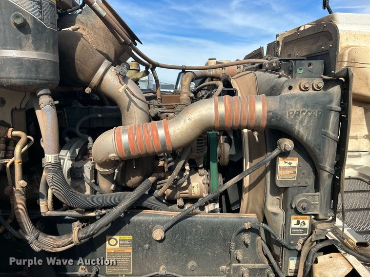 image for item DJ6464 2016 Peterbilt 330  box truck