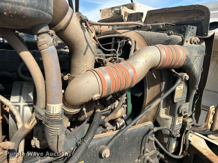 image for item DJ6464 2016 Peterbilt 330  box truck