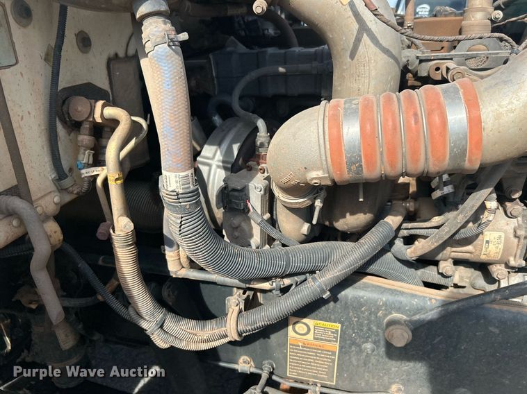 image for item DJ6464 2016 Peterbilt 330  box truck