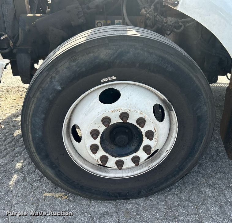 image for item DJ6464 2016 Peterbilt 330  box truck