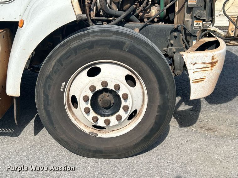 image for item DJ6464 2016 Peterbilt 330  box truck