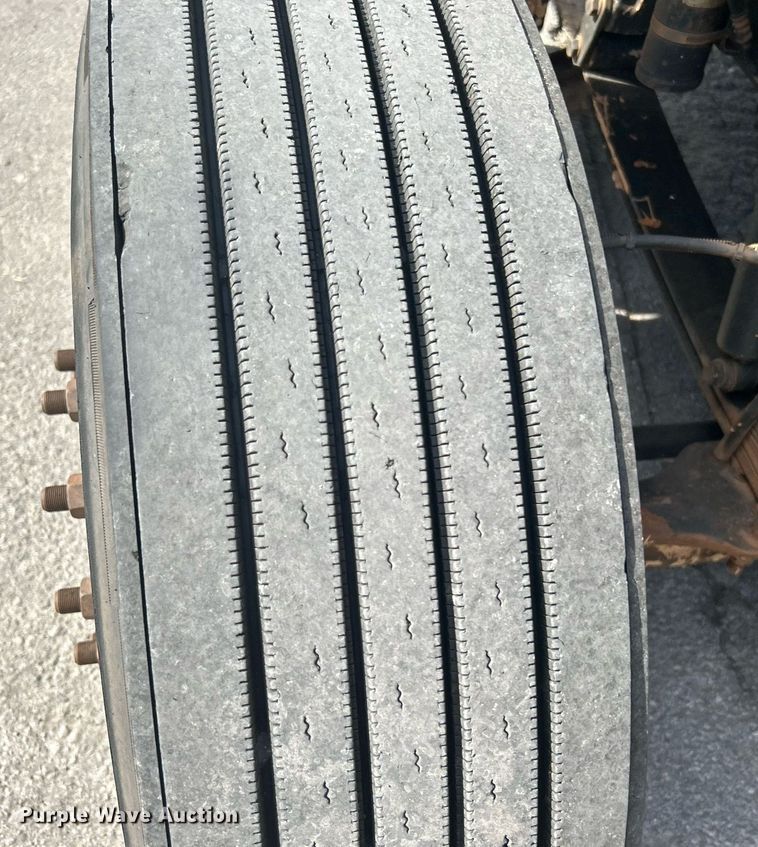 image for item DJ6464 2016 Peterbilt 330  box truck