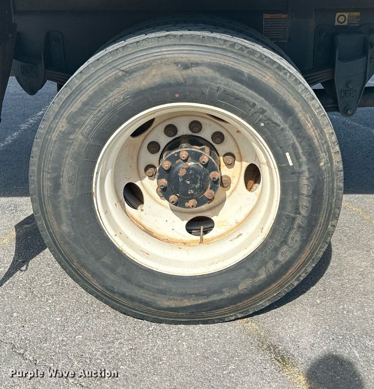 image for item DJ6464 2016 Peterbilt 330  box truck