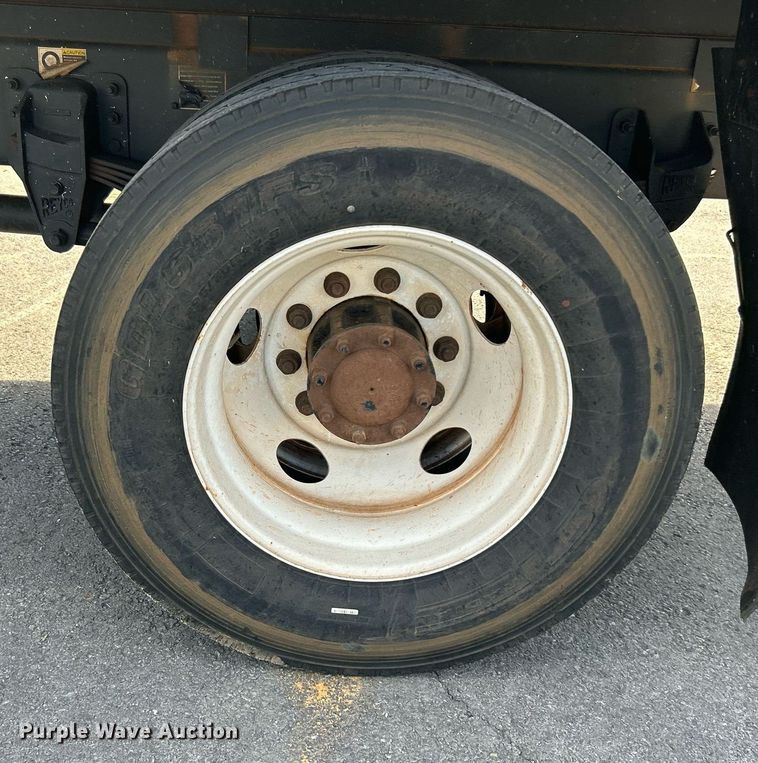 image for item DJ6464 2016 Peterbilt 330  box truck