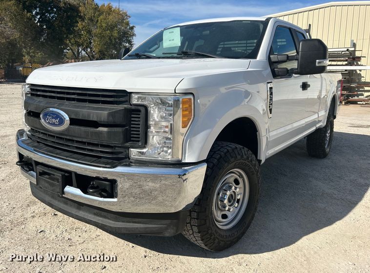 image for item DJ6465 2017 Ford F250 Super Duty XL  SuperCab pickup truck
