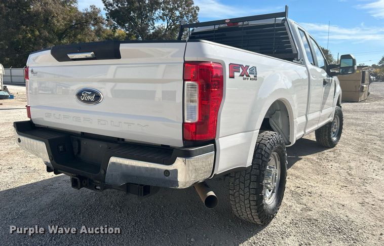 image for item DJ6465 2017 Ford F250 Super Duty XL  SuperCab pickup truck