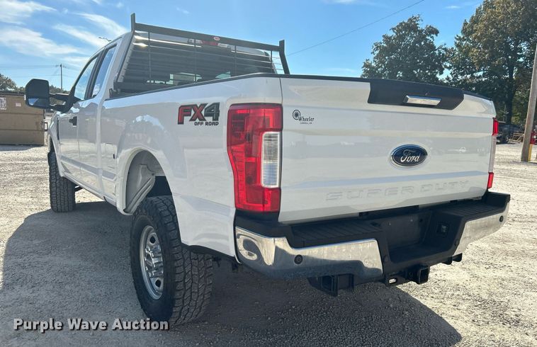 image for item DJ6465 2017 Ford F250 Super Duty XL  SuperCab pickup truck