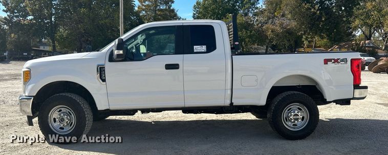 image for item DJ6465 2017 Ford F250 Super Duty XL  SuperCab pickup truck