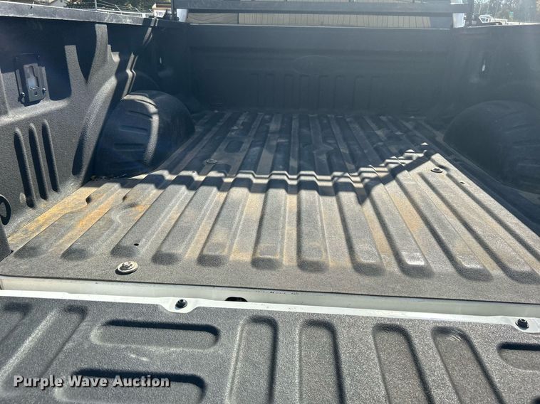 image for item DJ6465 2017 Ford F250 Super Duty XL  SuperCab pickup truck