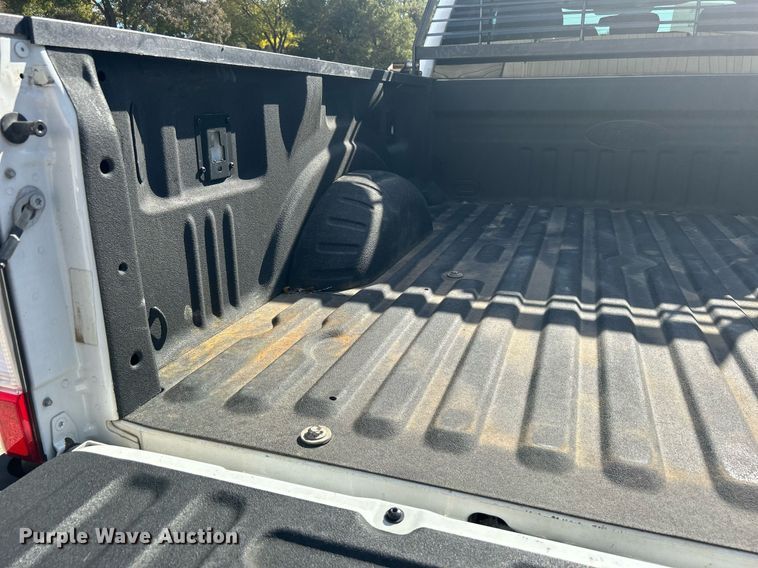 image for item DJ6465 2017 Ford F250 Super Duty XL  SuperCab pickup truck