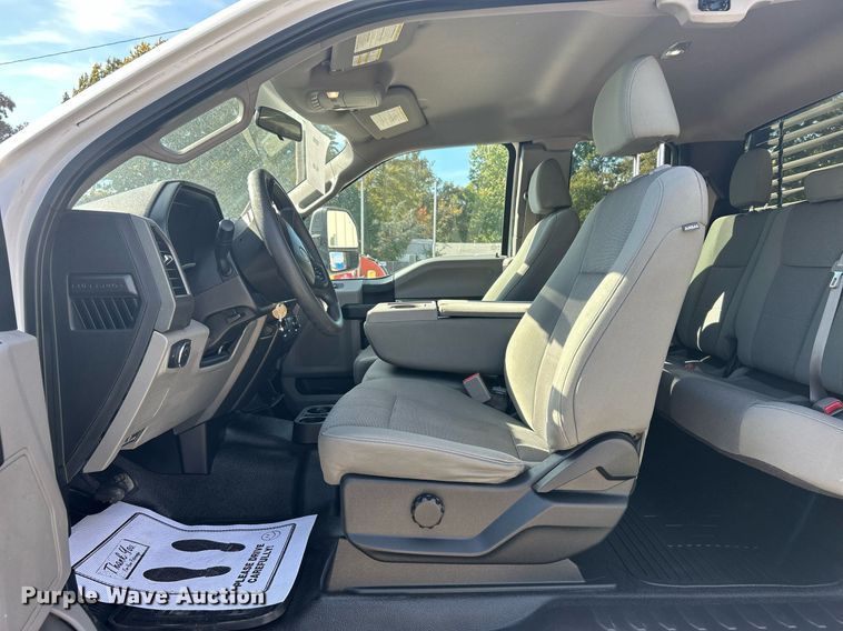 image for item DJ6465 2017 Ford F250 Super Duty XL  SuperCab pickup truck