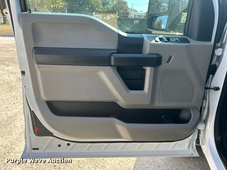 image for item DJ6465 2017 Ford F250 Super Duty XL  SuperCab pickup truck