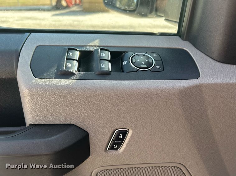 image for item DJ6465 2017 Ford F250 Super Duty XL  SuperCab pickup truck