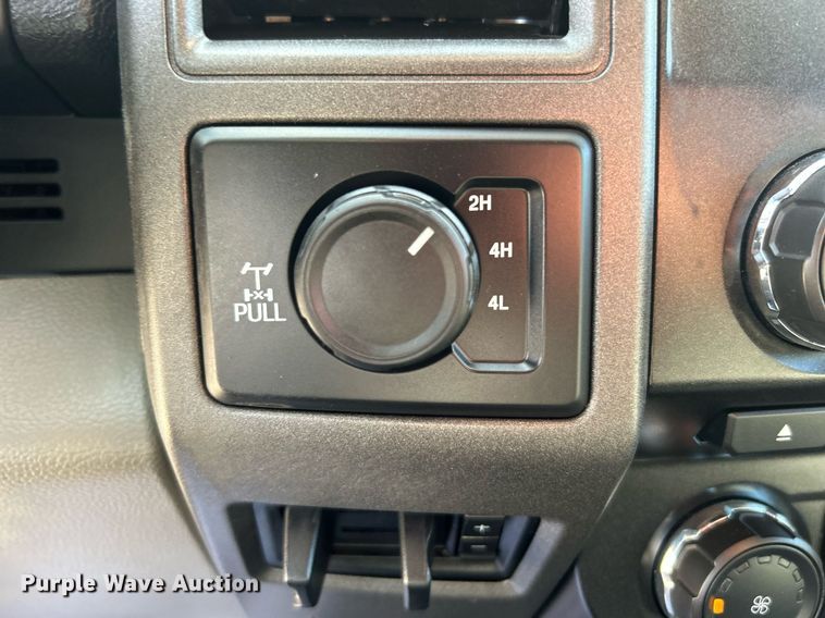 image for item DJ6465 2017 Ford F250 Super Duty XL  SuperCab pickup truck