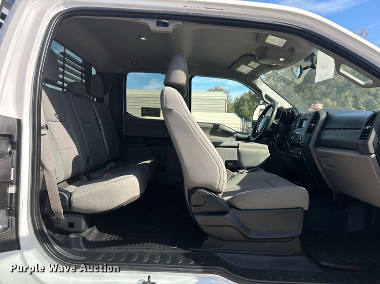 image for item DJ6465 2017 Ford F250 Super Duty XL  SuperCab pickup truck