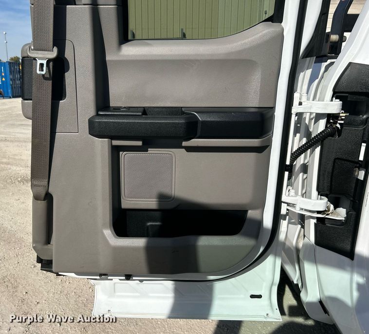 image for item DJ6465 2017 Ford F250 Super Duty XL  SuperCab pickup truck