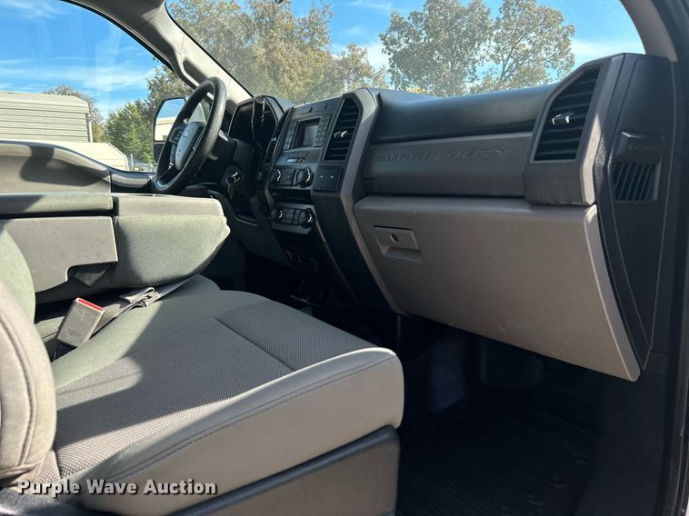 image for item DJ6465 2017 Ford F250 Super Duty XL  SuperCab pickup truck