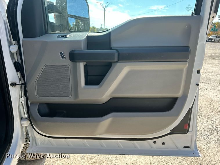 image for item DJ6465 2017 Ford F250 Super Duty XL  SuperCab pickup truck