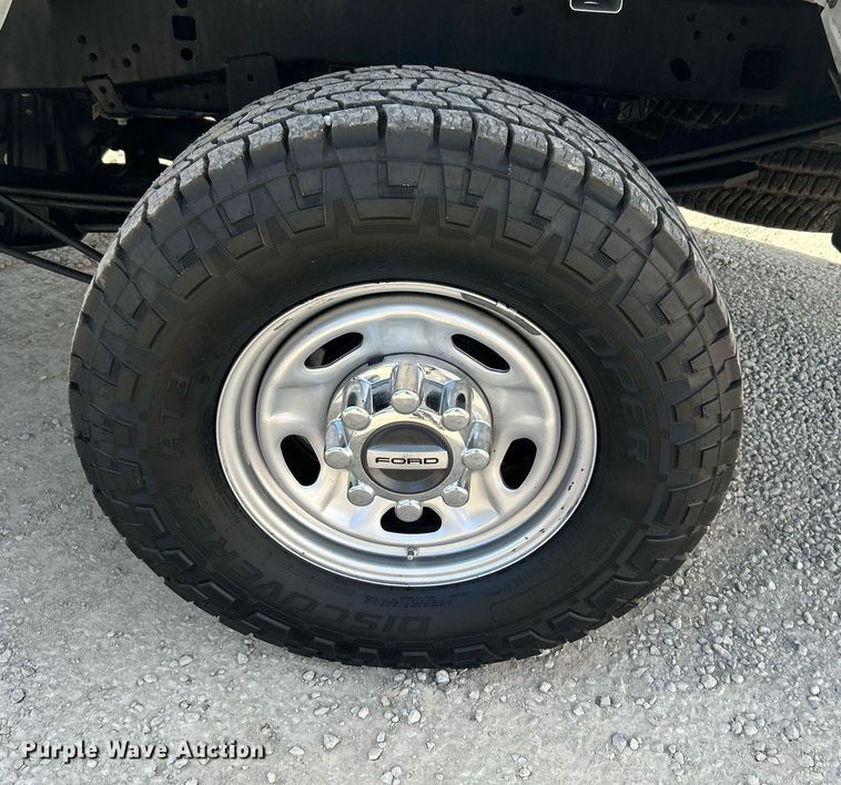 image for item DJ6465 2017 Ford F250 Super Duty XL  SuperCab pickup truck