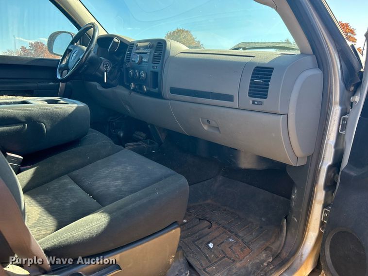 image for item DJ6483 2012 GMC Sierra 1500  Ext. Cab pickup truck