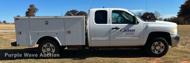 image for item DJ6484 2010 Chevrolet Silverado 2500HD  Ext. Cab utility bed pickup truck