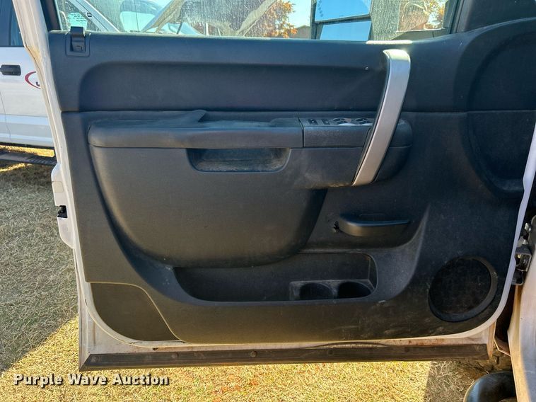 image for item DJ6484 2010 Chevrolet Silverado 2500HD  Ext. Cab utility bed pickup truck