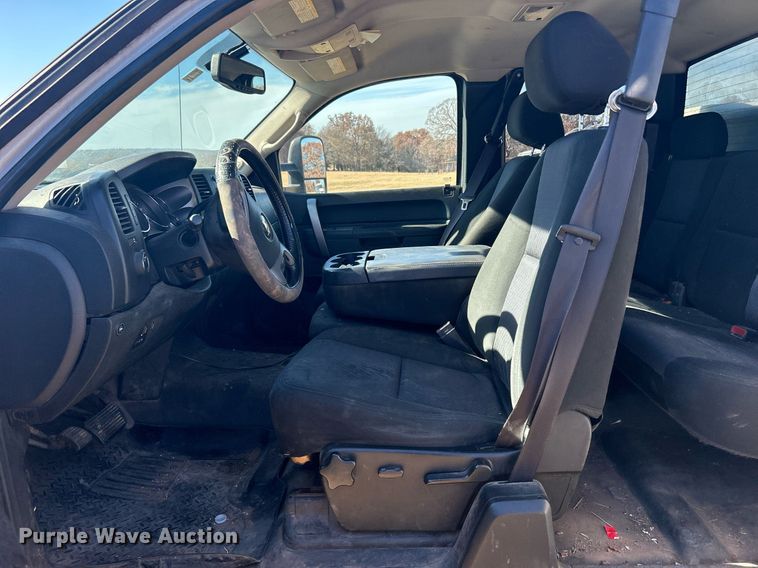 image for item DJ6484 2010 Chevrolet Silverado 2500HD  Ext. Cab utility bed pickup truck