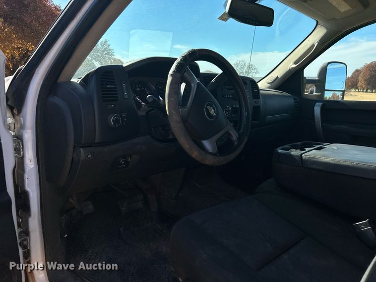 image for item DJ6484 2010 Chevrolet Silverado 2500HD  Ext. Cab utility bed pickup truck