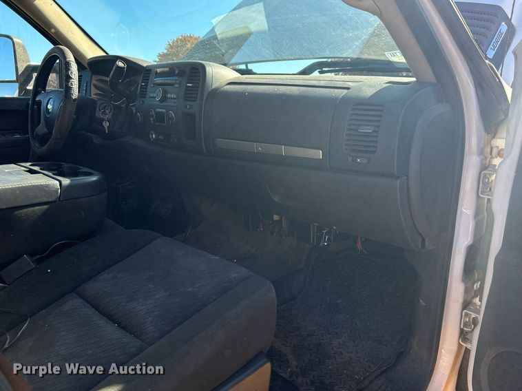 image for item DJ6484 2010 Chevrolet Silverado 2500HD  Ext. Cab utility bed pickup truck