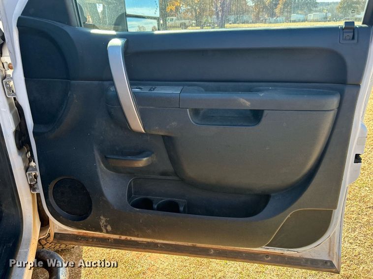 image for item DJ6484 2010 Chevrolet Silverado 2500HD  Ext. Cab utility bed pickup truck