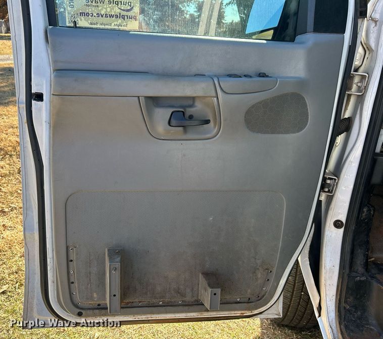 image for item DJ6485 2005 Ford E250  van