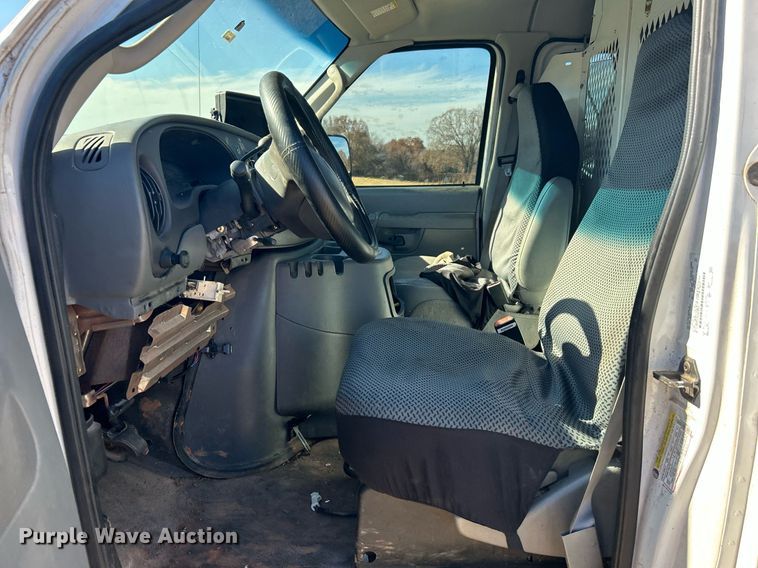 image for item DJ6485 2005 Ford E250  van