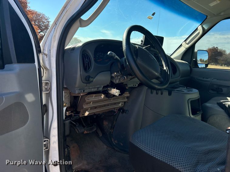 image for item DJ6485 2005 Ford E250  van