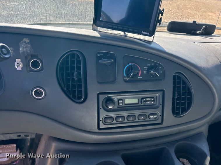 image for item DJ6485 2005 Ford E250  van