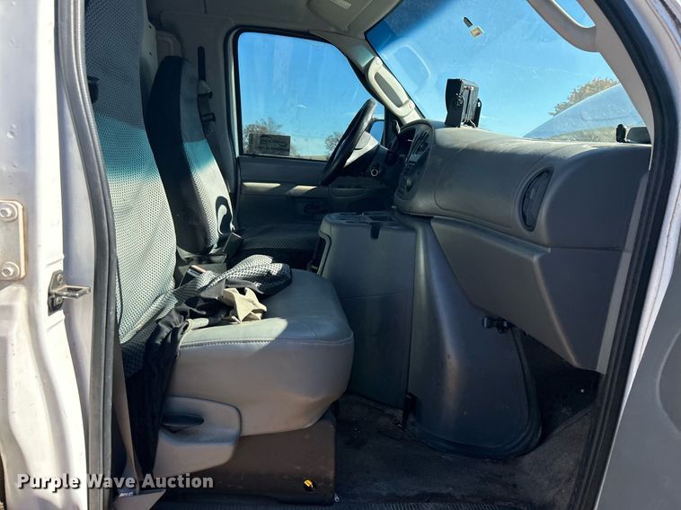 image for item DJ6485 2005 Ford E250  van