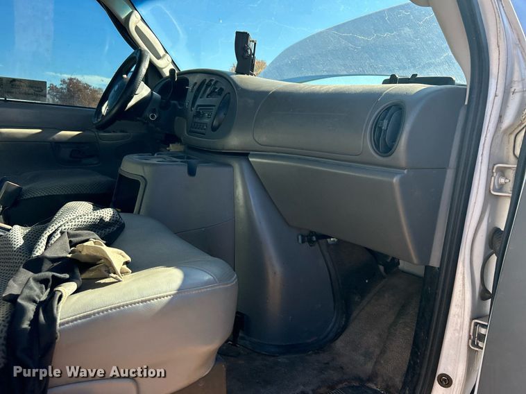 image for item DJ6485 2005 Ford E250  van