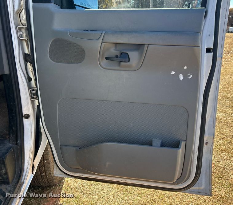 image for item DJ6485 2005 Ford E250  van