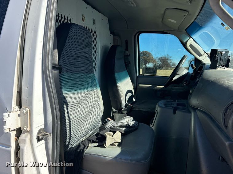 image for item DJ6485 2005 Ford E250  van