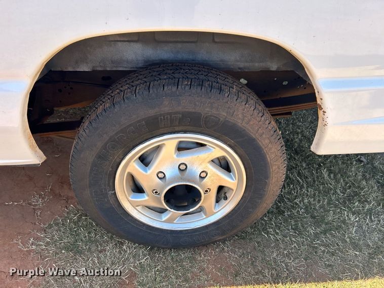 image for item DJ6485 2005 Ford E250  van